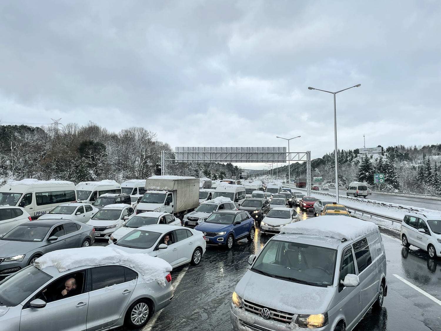 Kar nedeniyle AVM'lerin 13.00'ten sonra a��lmas� tavsiyesi