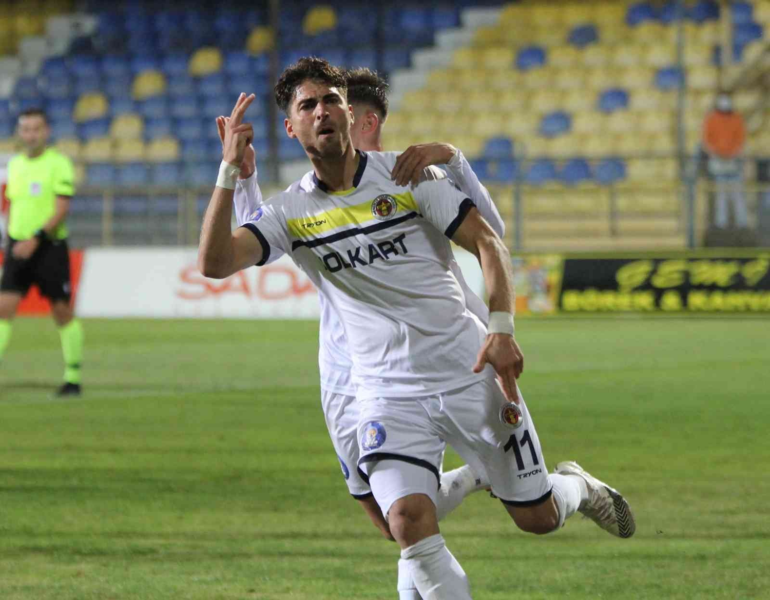 Menemenspor'un golc�s� Ahmet Sagat, S�per Lig tak�mlar�n�n takibinde