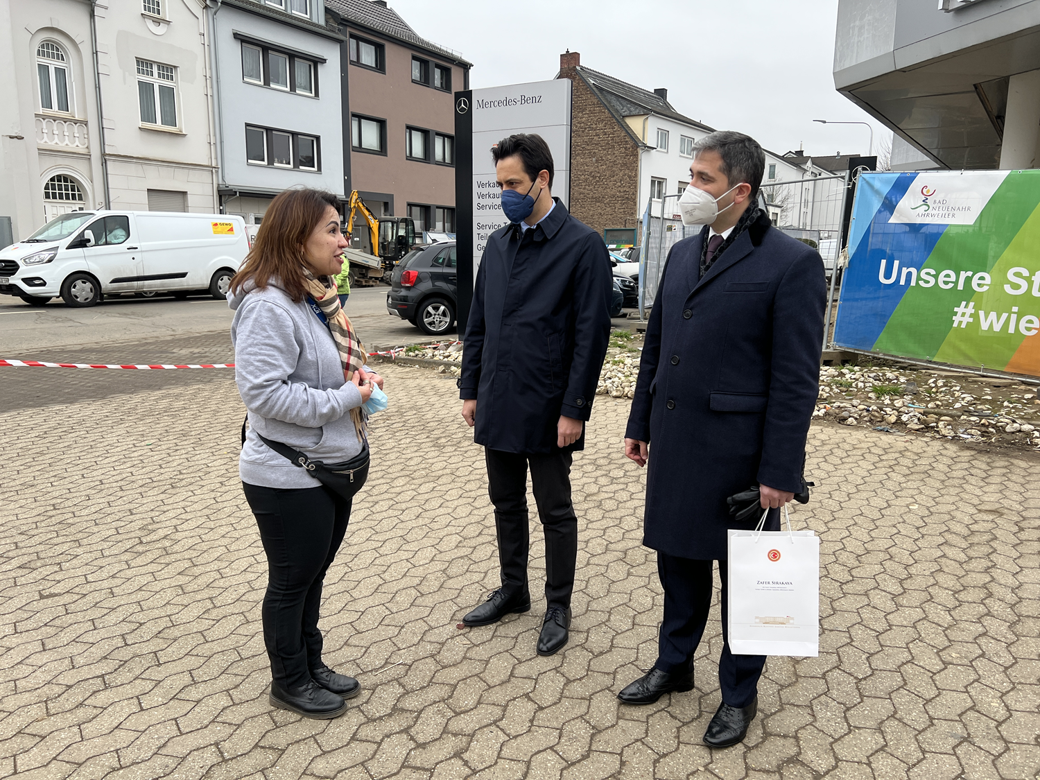 AK Parti'li S�rakaya, Almanya'da selde zarar g�ren b�lgeleri ziyaret etti