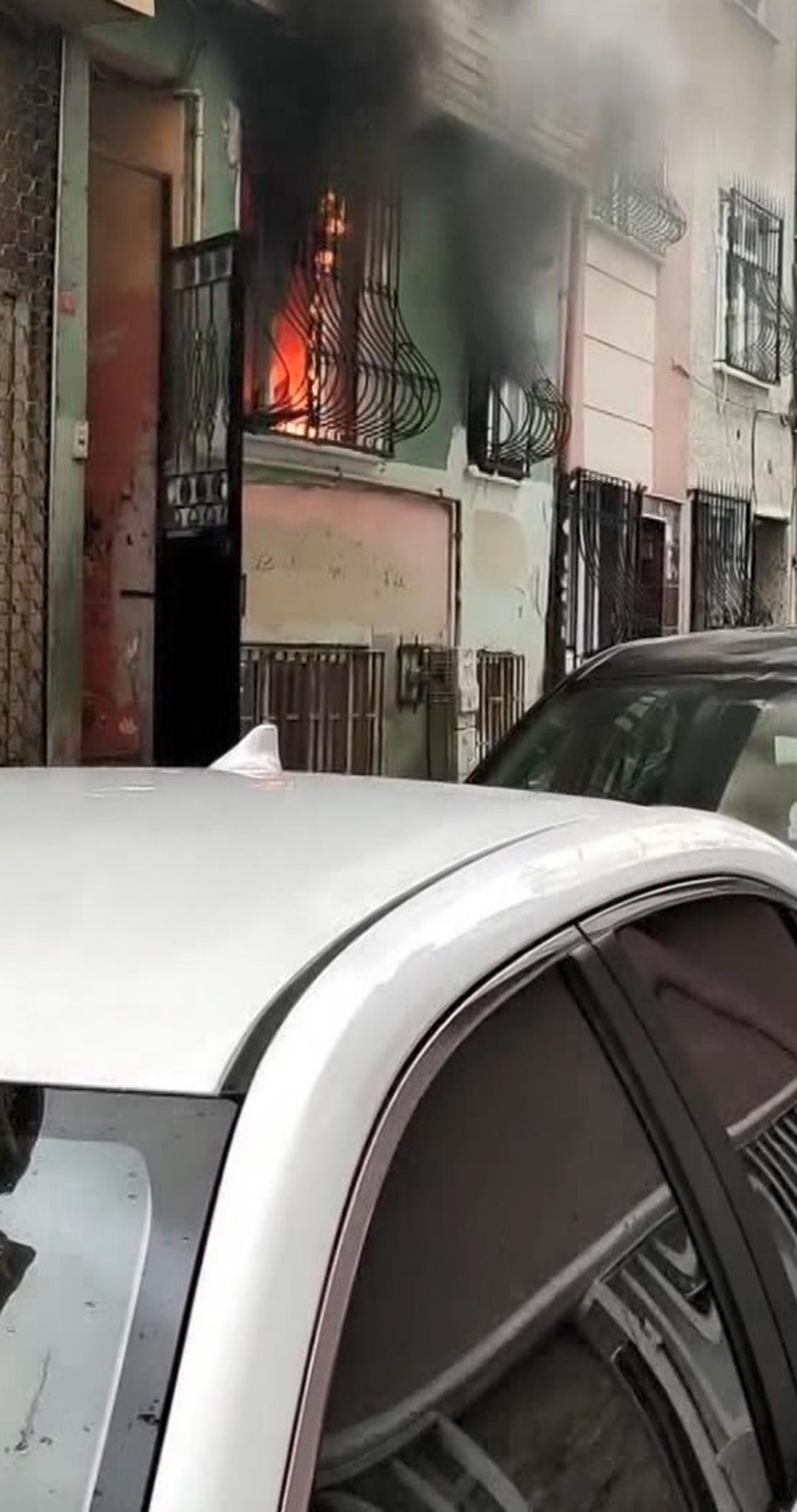 Fatih'te korkutan yang�n!