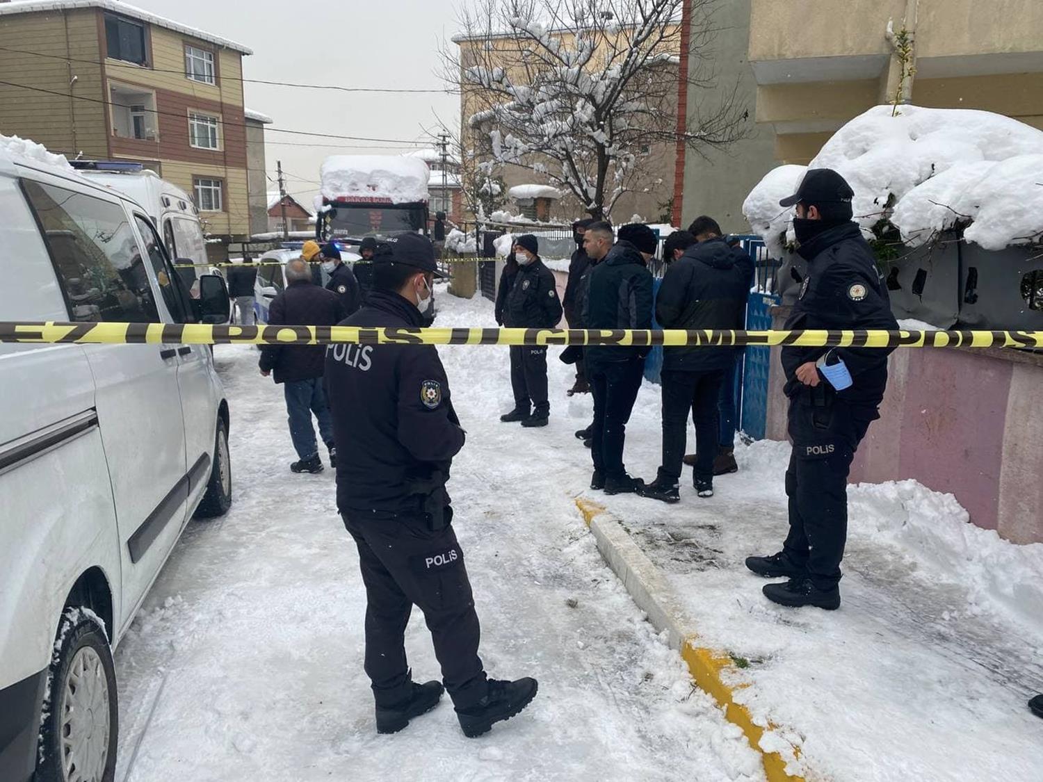 �stanbul'da vah�et! Annesini boynundan b��aklayarak �ld�rd�