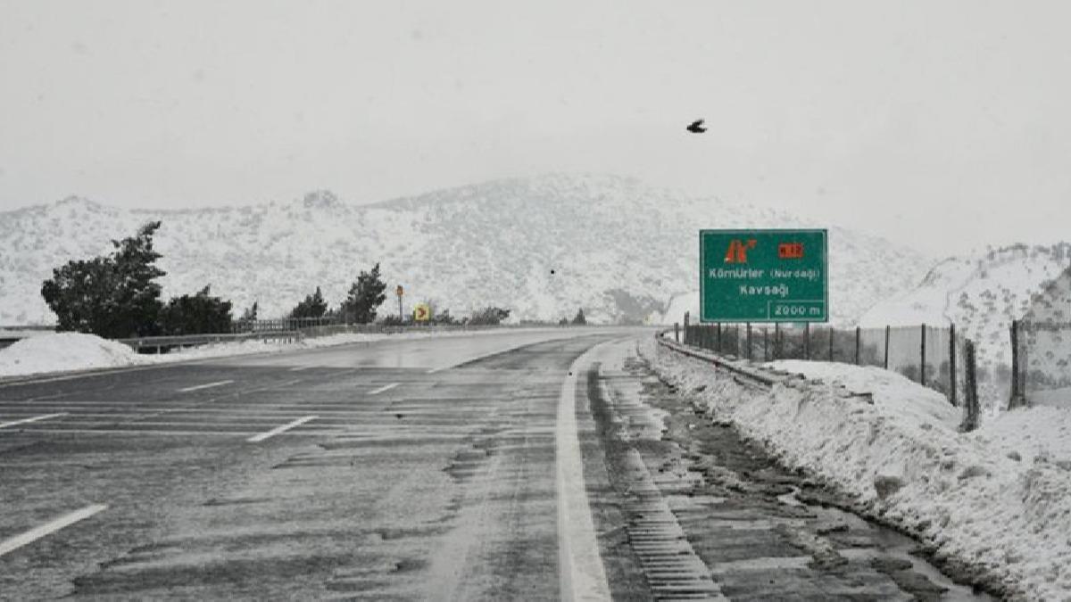 TAG Otoyolu Gaziantep gielerinden kar nedeniyle tr geilerine izin verilmiyor