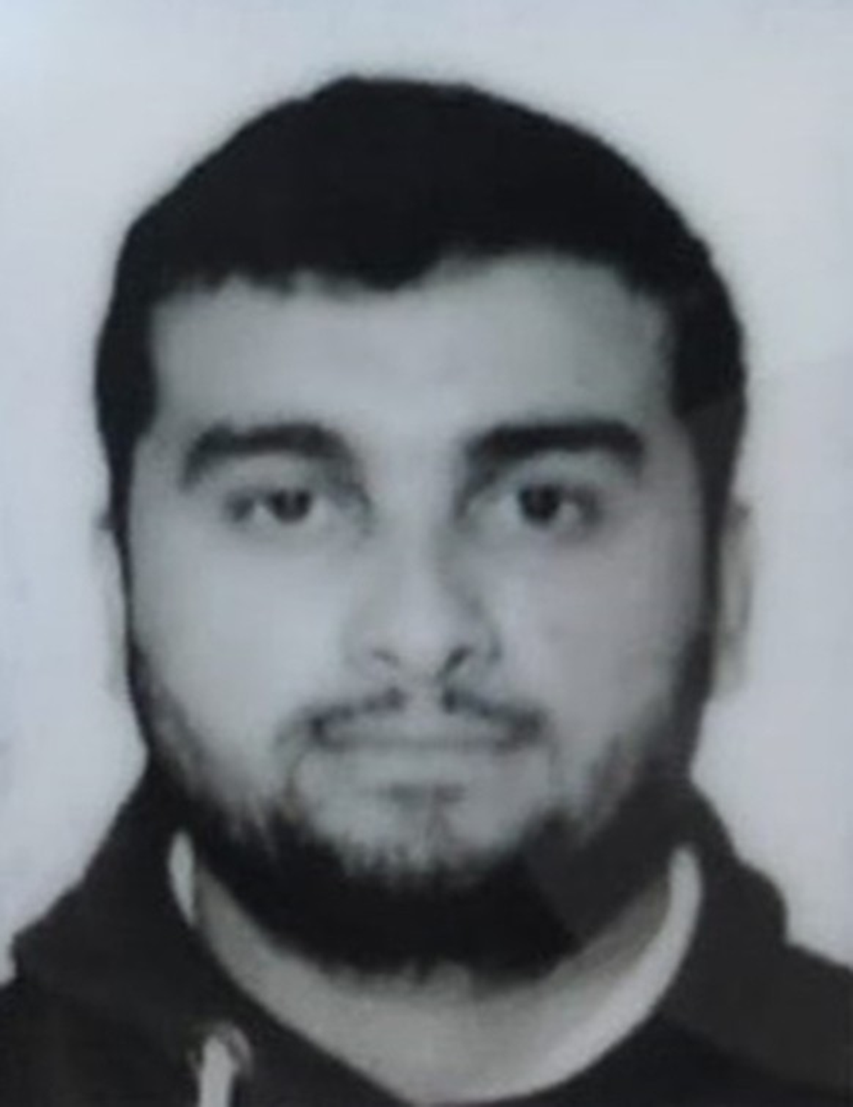 �ocuklar�n�n yan�nda �nce e�ini sonra kendini vurdu