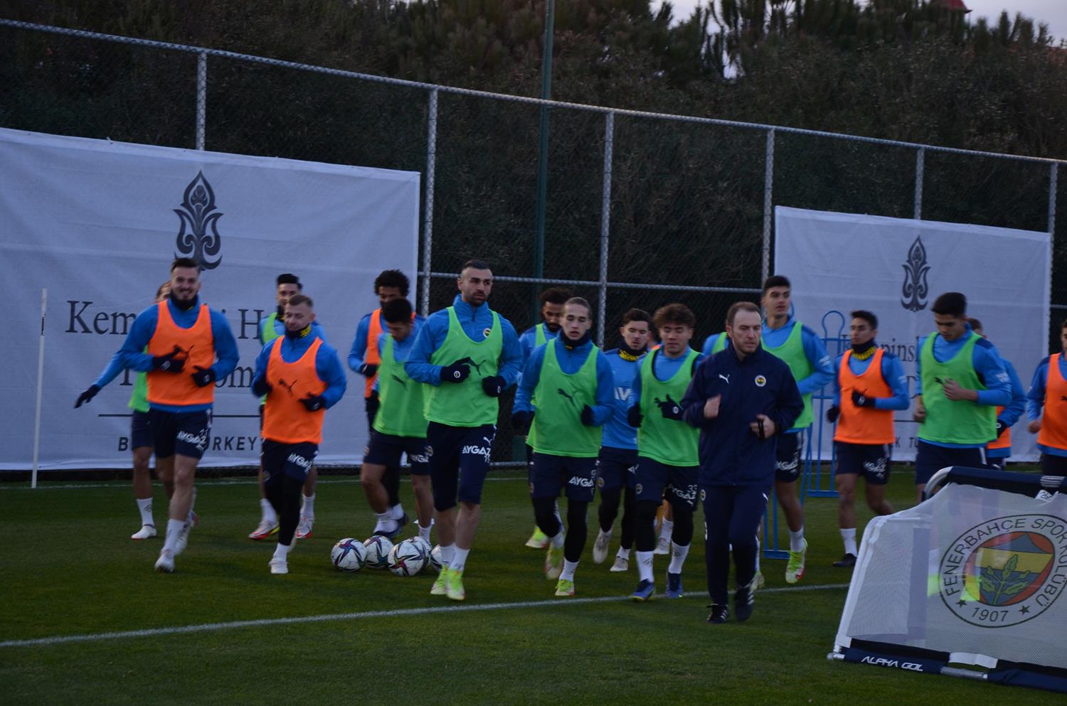 Fenerbah�e, Medipol Ba�ak�ehir'e Antalya'da haz�rlan�yor