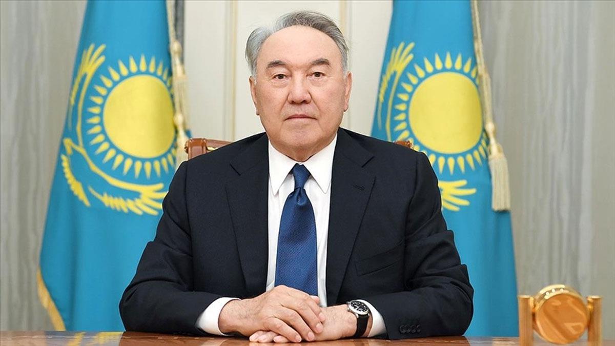Kazakistan Parlamentosu, Nazarbayev'in ''mr boyu bakanlk'' yetkilerini kaldrd