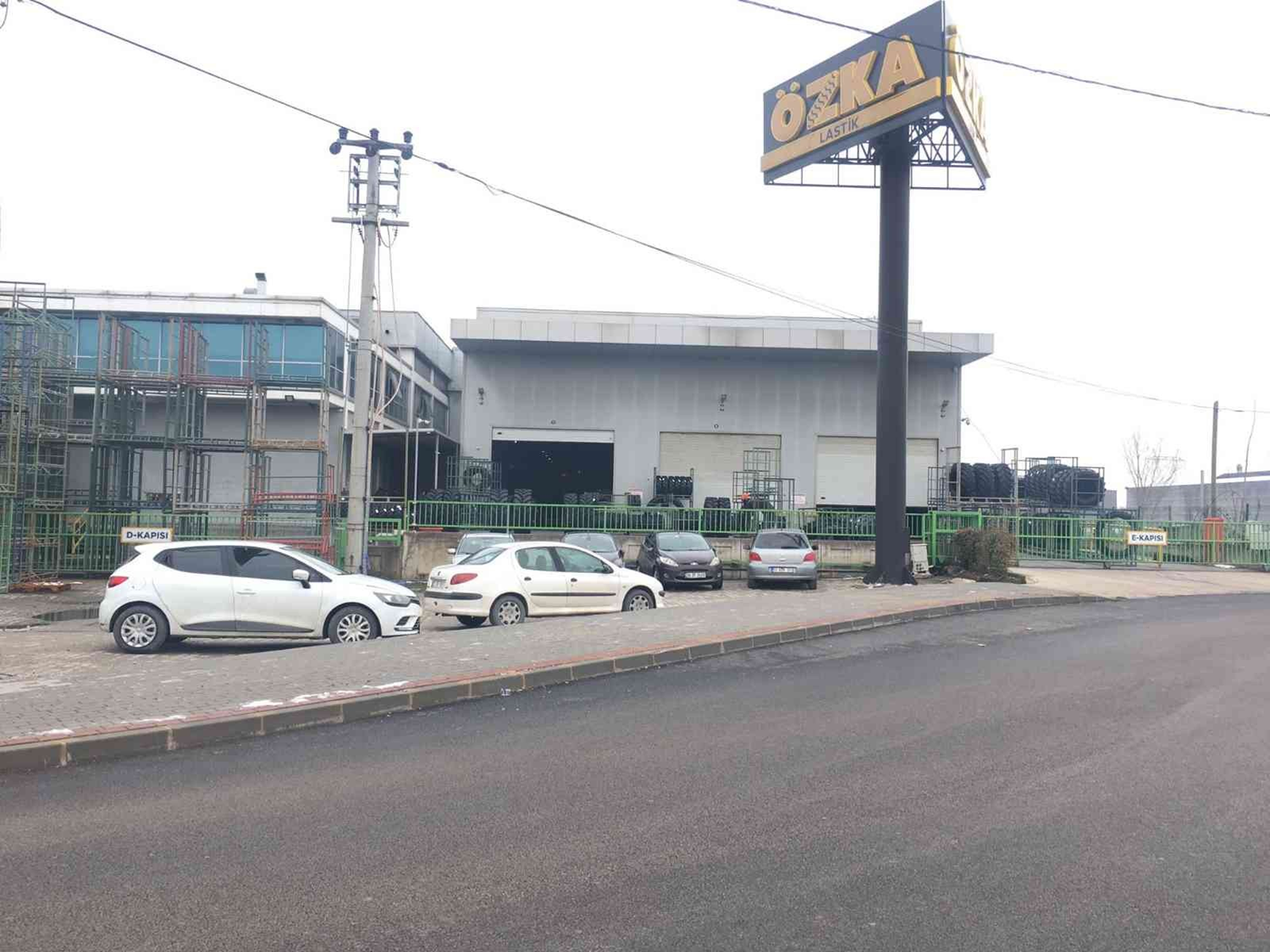 Korkun� kaza! Makineye s�k��an 32 ya��ndaki fabrika i��isi kurtar�lamad�