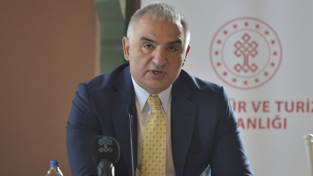 K�lt�r ve Turizm Bakan� Ersoy: Milletimizi g��l� tutman�n yolu T�rk�emizi ya�atmakt�r