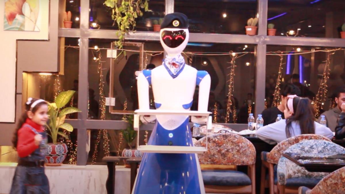 Musul'daki robotlu restoran grenleri artyor