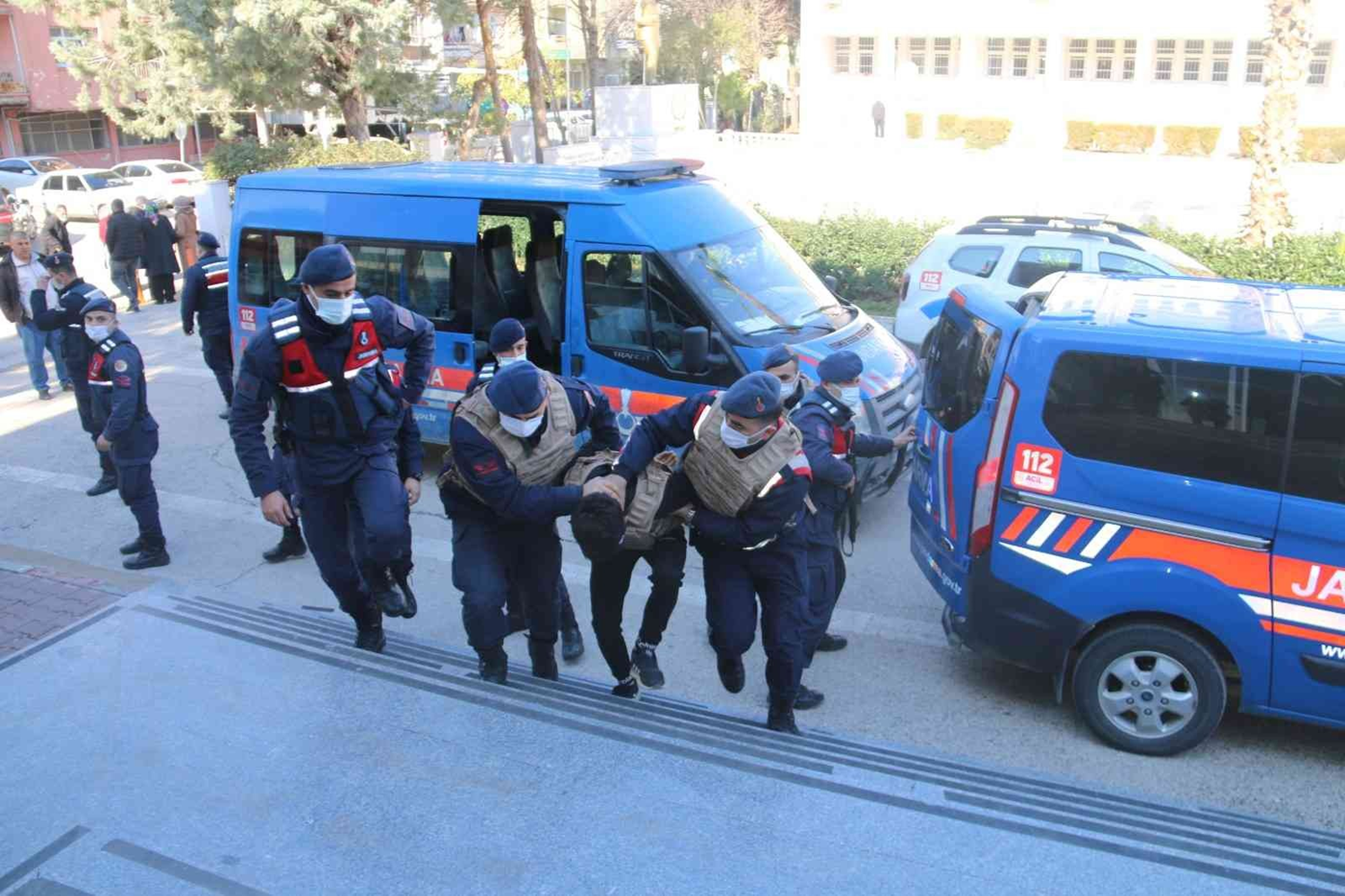 Pompal� t�fekli sald�rgan yakaland�!