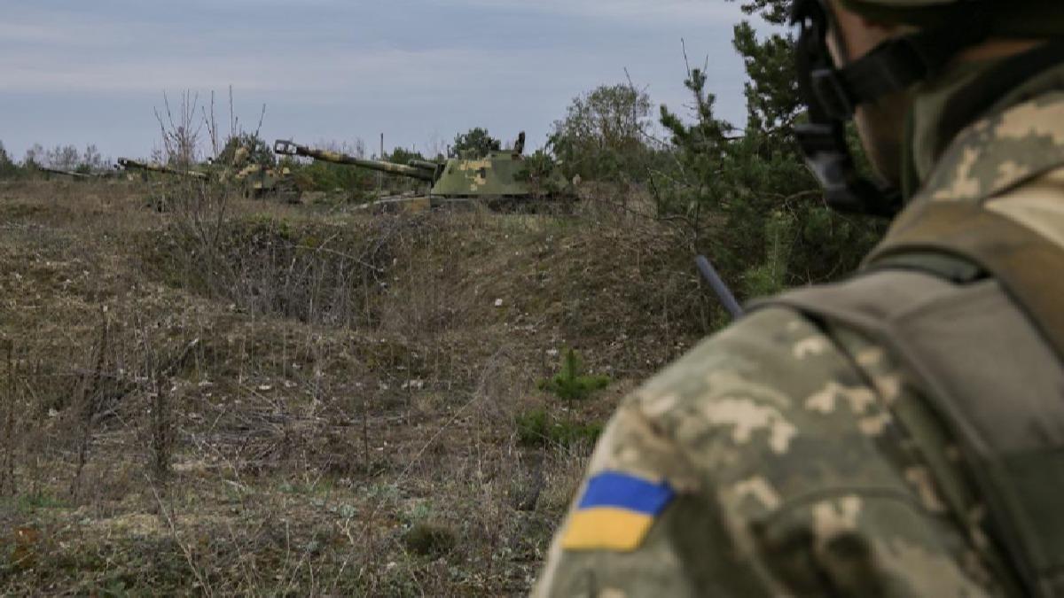 Ukrayna'da bir asker, 5 silah arkadan ldrd