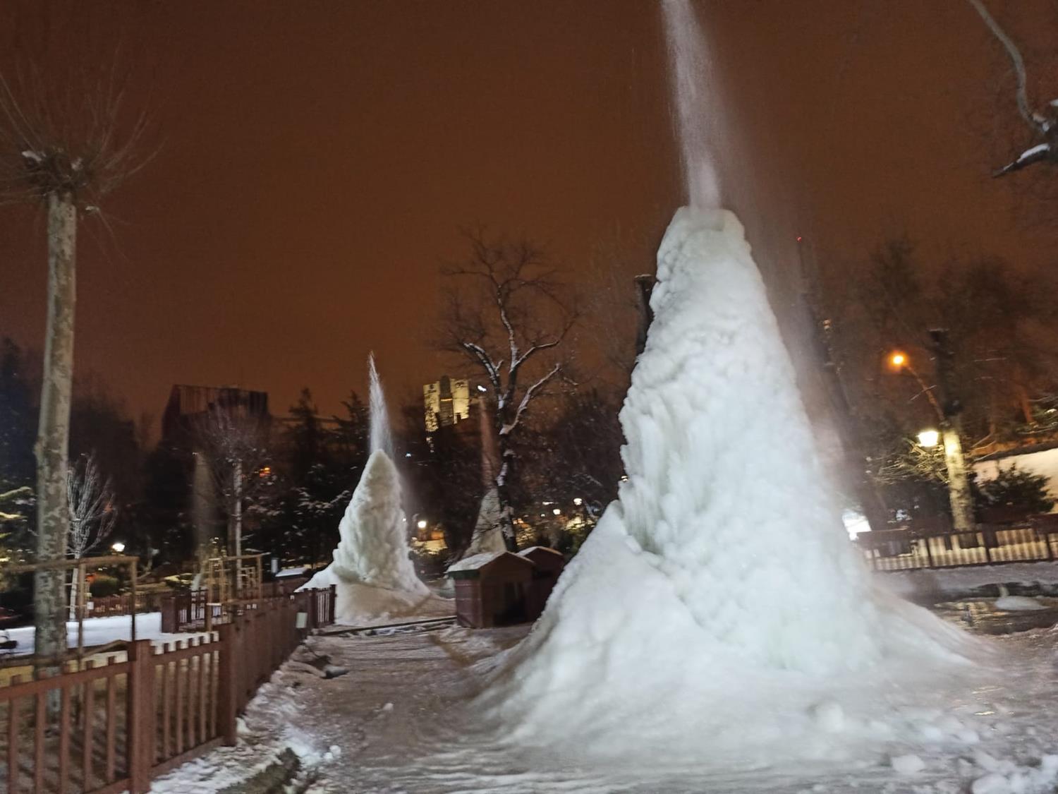 Ankara'nn simgeleri buz tuttu