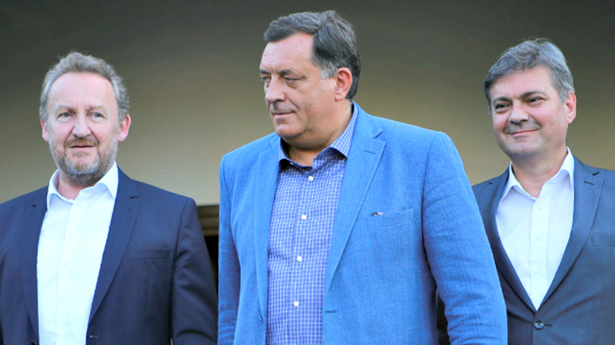 �lkede uzla��: Dodik'in �art�na �zetbegovi�'ten destek