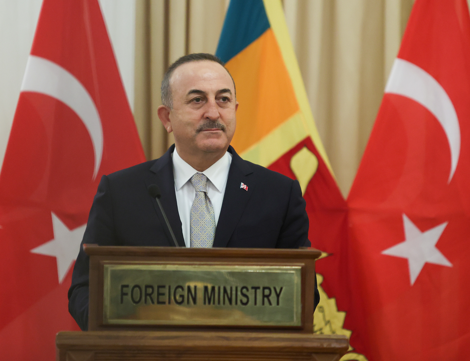 D��i�leri Bakan� �avu�o�lu, T�rkiye-Sri Lanka ili�kilerine dair makale kaleme ald�