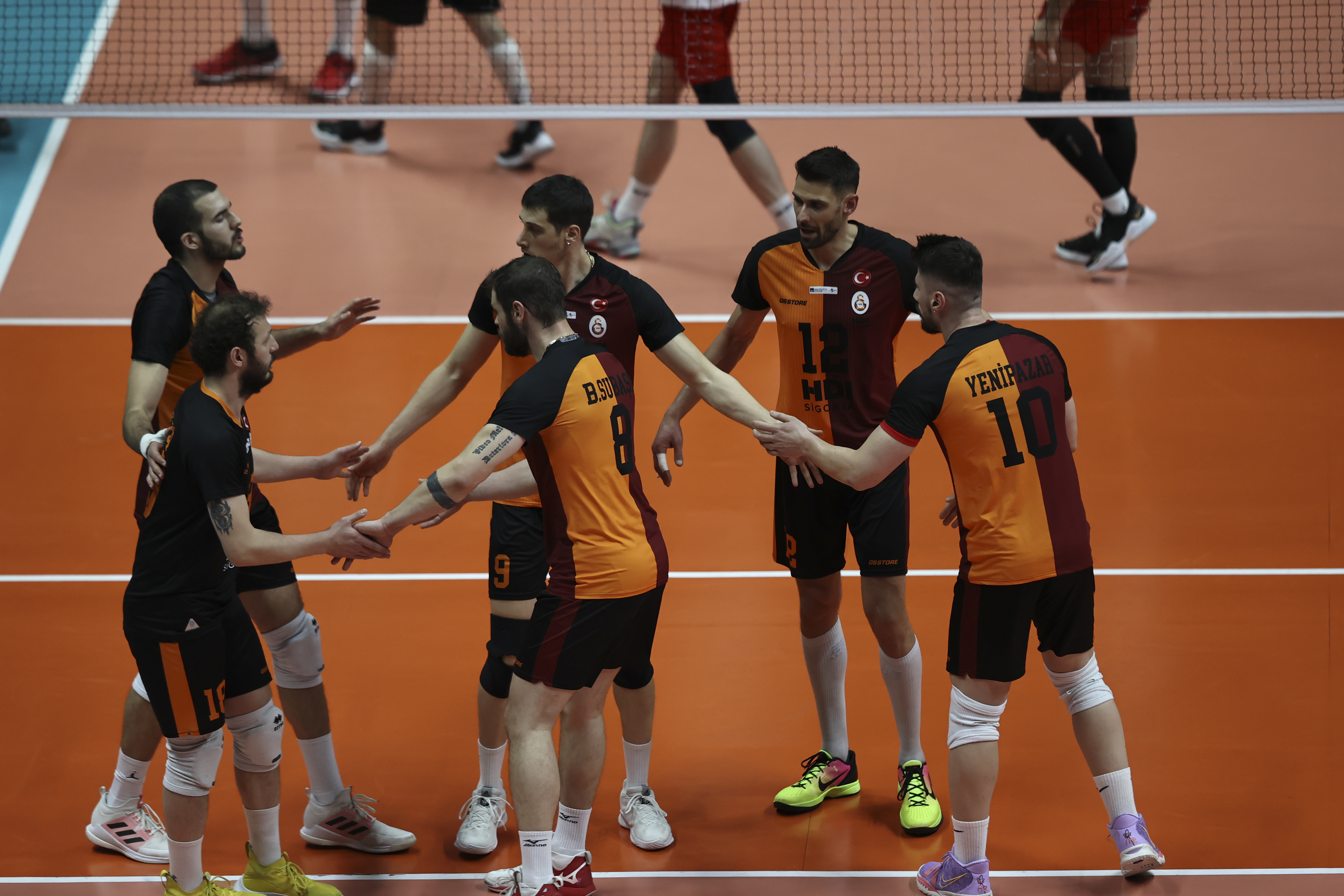 Galatasaray HDI Sigorta'n�n ma�� yar�na ertelendi