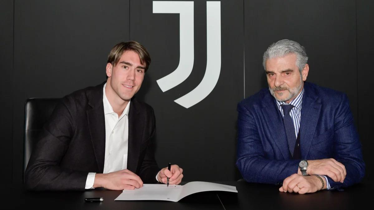 Juventus, Dusan Vlahovic'i resmen aklad