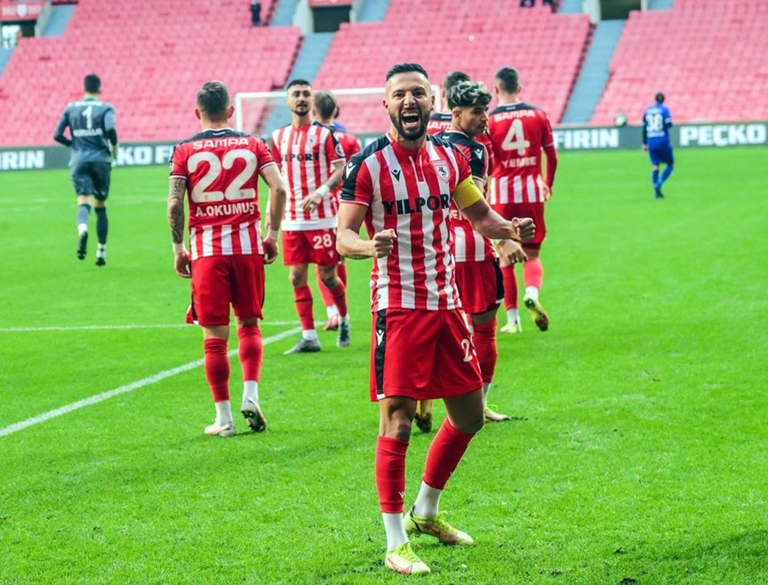 Samsunspor'da gol ve asist y�k�n� Yasin �ztekin s�rtl�yor