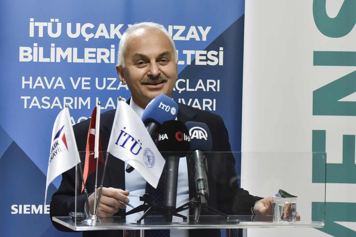 TUSA� Genel M�d�r� Kotil, �T� Hava ve Uzay Ara�lar� Tasar�m Laboratuvar� a��l�� t�renine kat�ld�