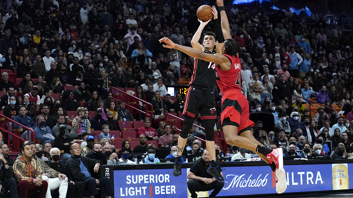 3 kez uzatmaya giden ma��n galibi Toronto Raptors