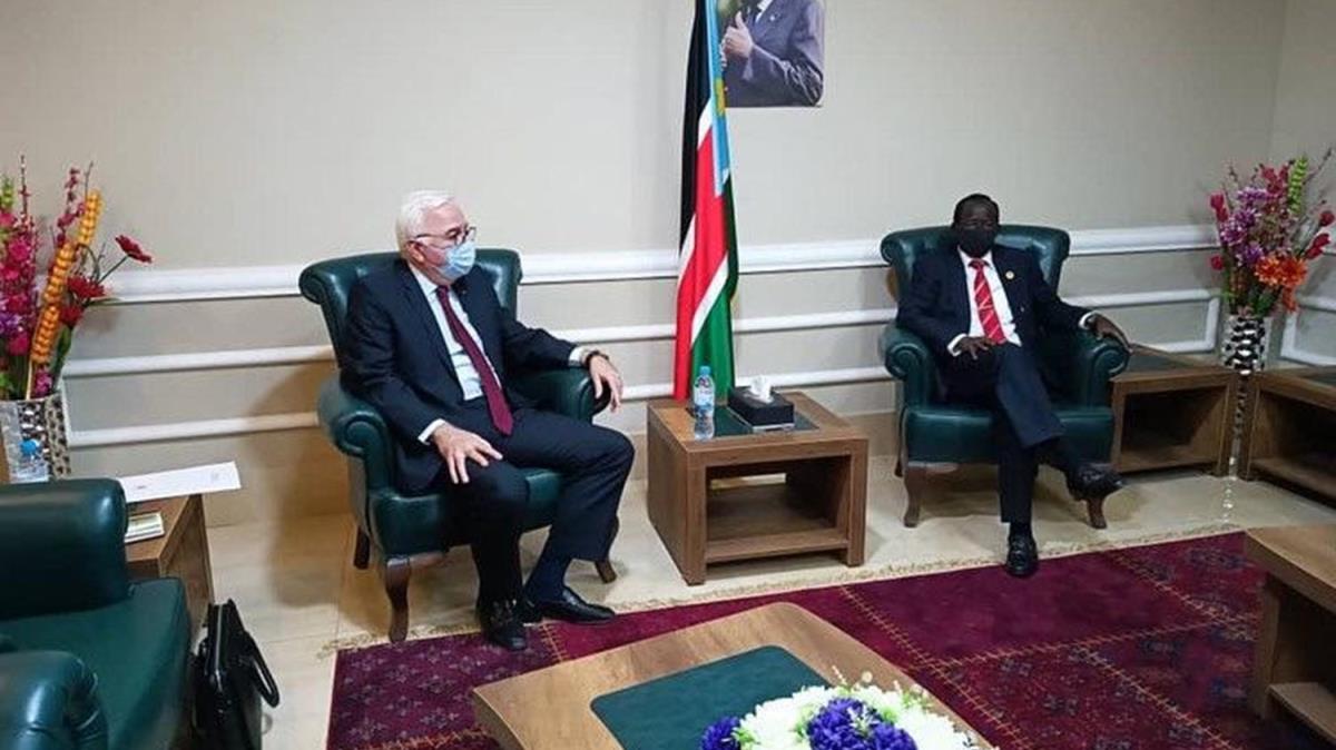 Trkiye'nin Cuba Bykelisi Mutaf, Gney Sudan Cumhurbakan Yardmcs Igga ile grt 