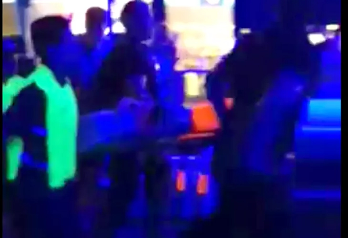 Paraguay'da konserde deh�et: 2 �l�