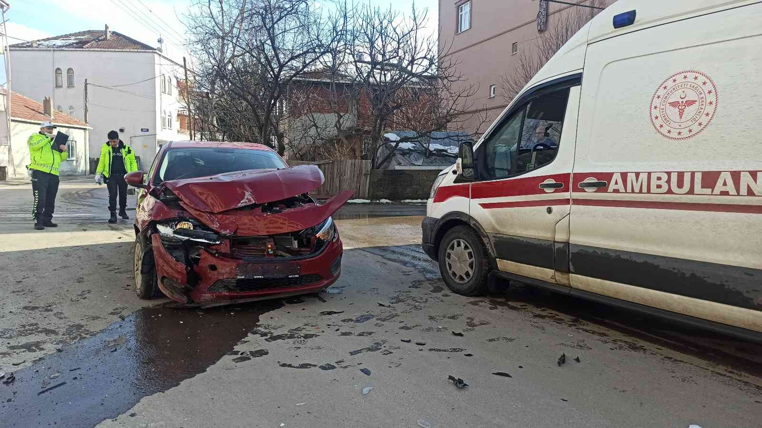 Samsun'da iki arac�n �arp��mas�yla 1 ki�i yaraland�