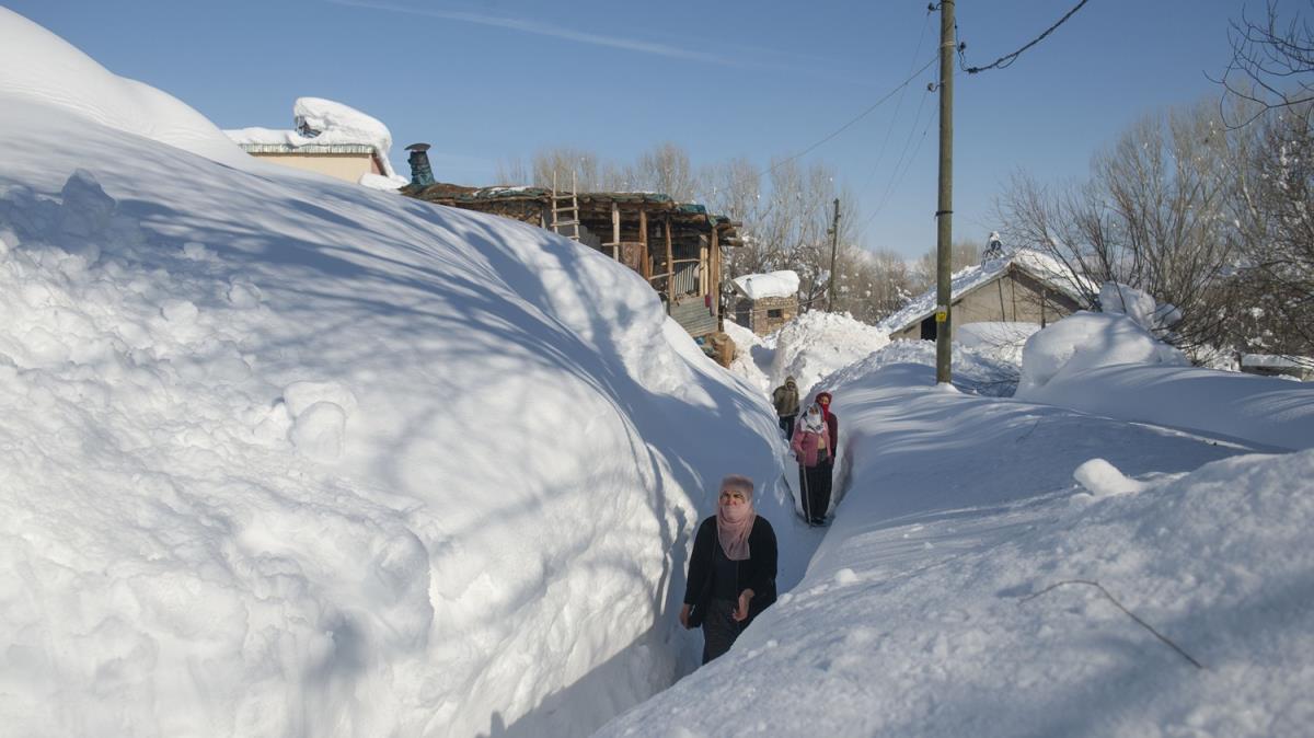 Tunceli'de kar ilesi sryor: 2 metreyi geti