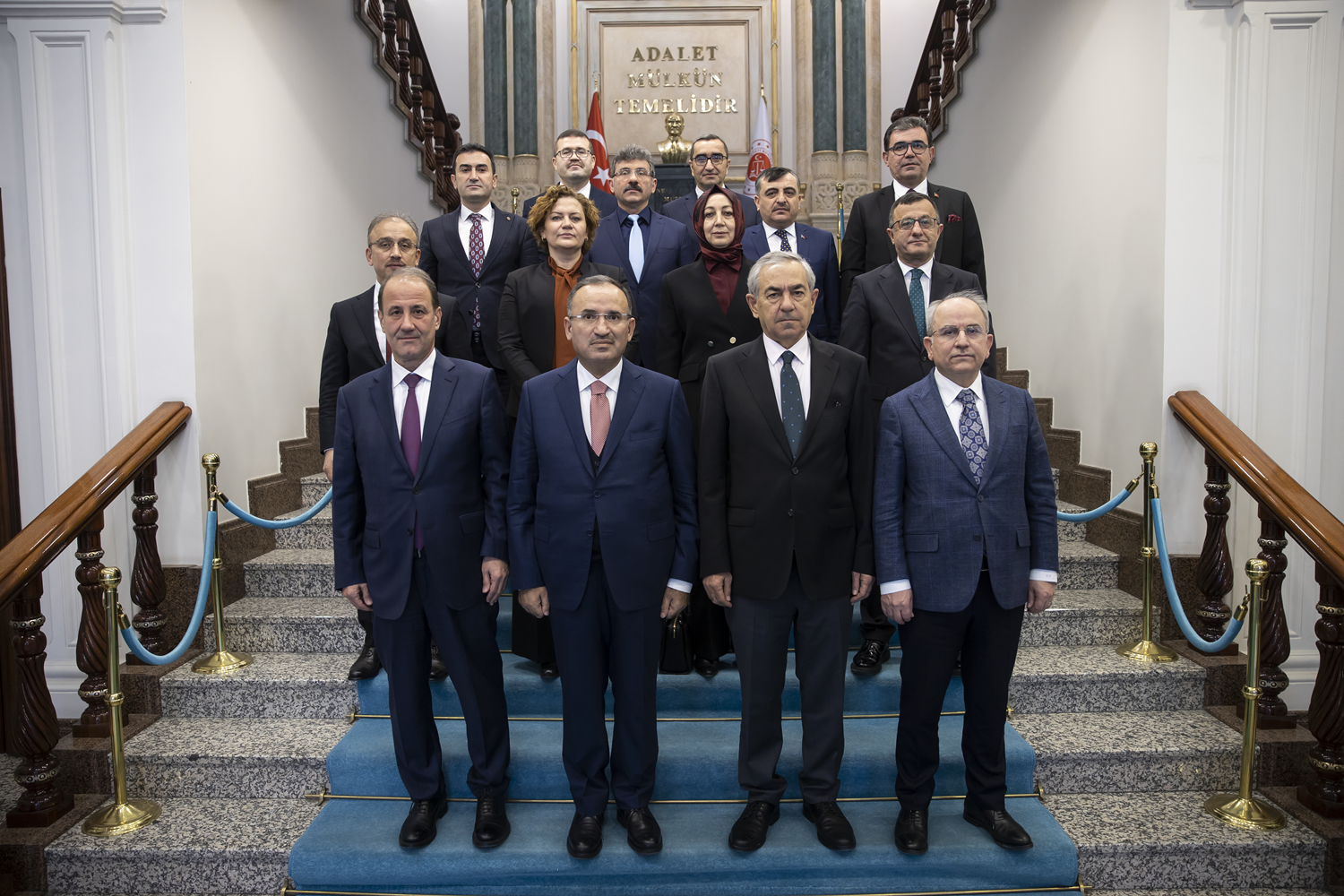 Adalet bakan� Bekir Bozda�: Yarg�da �o�ulculu�u korumak zorunday�z