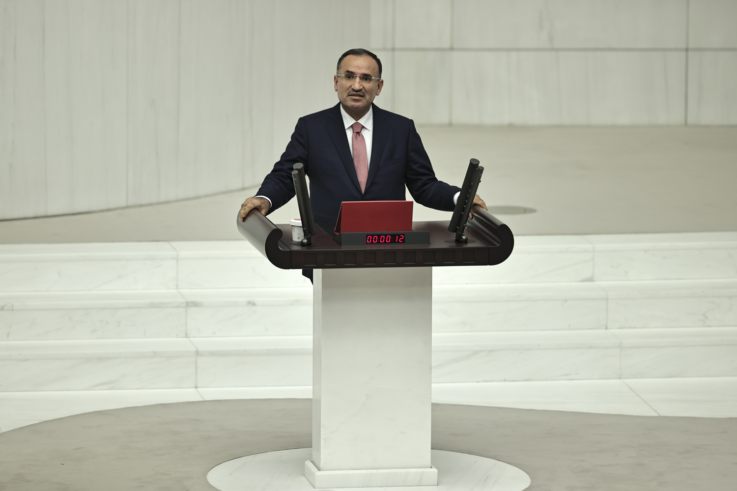 Adalet Bakan� Bekir Bozda�, TBMM Genel Kurulunda yemin etti