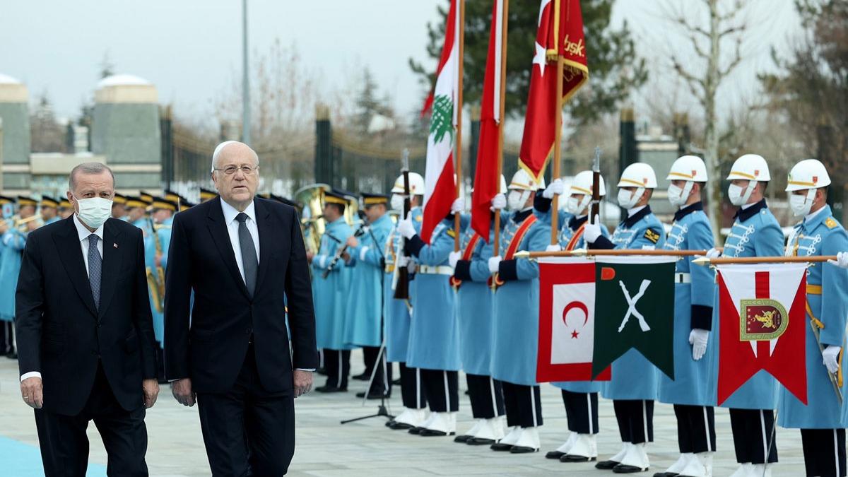 Cumhurbakan Erdoan, Lbnan Babakan Mikati'yi resmi trenle karlad