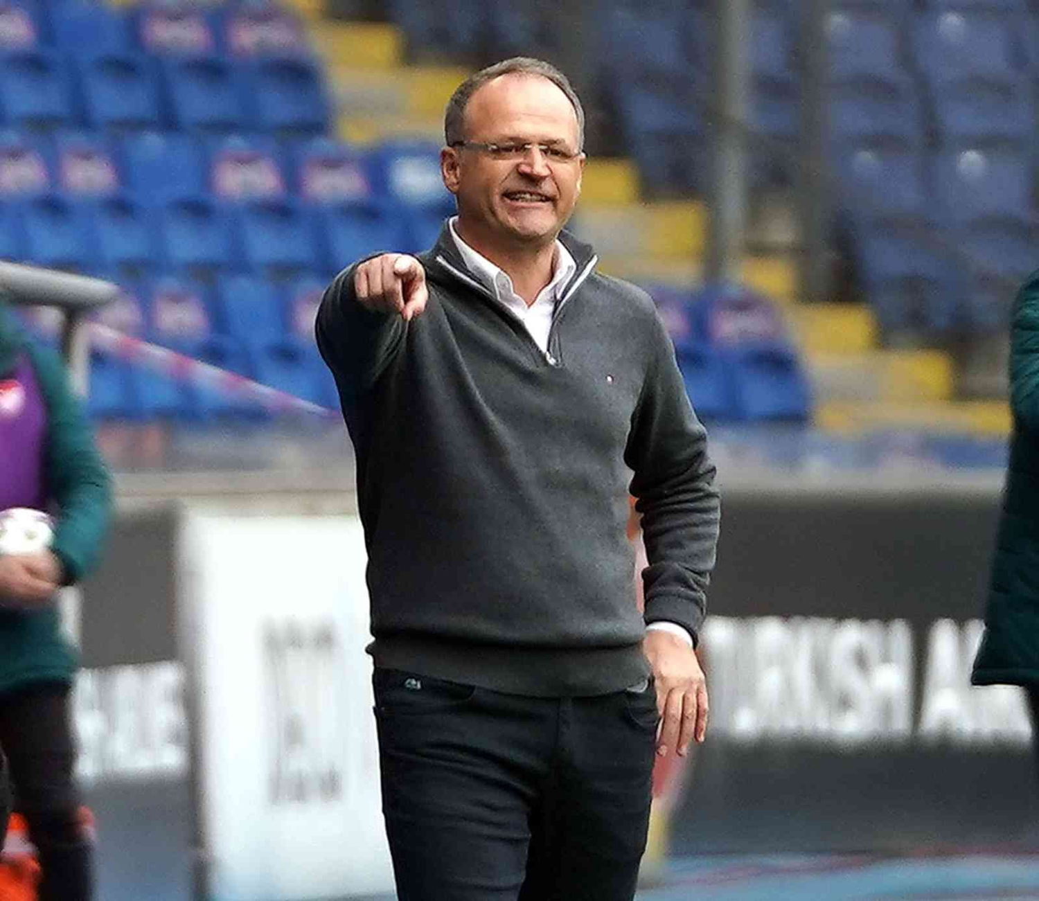 �rfan Buz'dan Sumudica'ya olay s�zler! 'Yetersiz bir teknik adam'