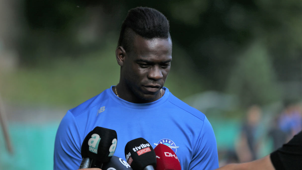 Mario Balotelli krizi ��kt�! B�y�k tart��ma, ikiye b�l�nd�ler