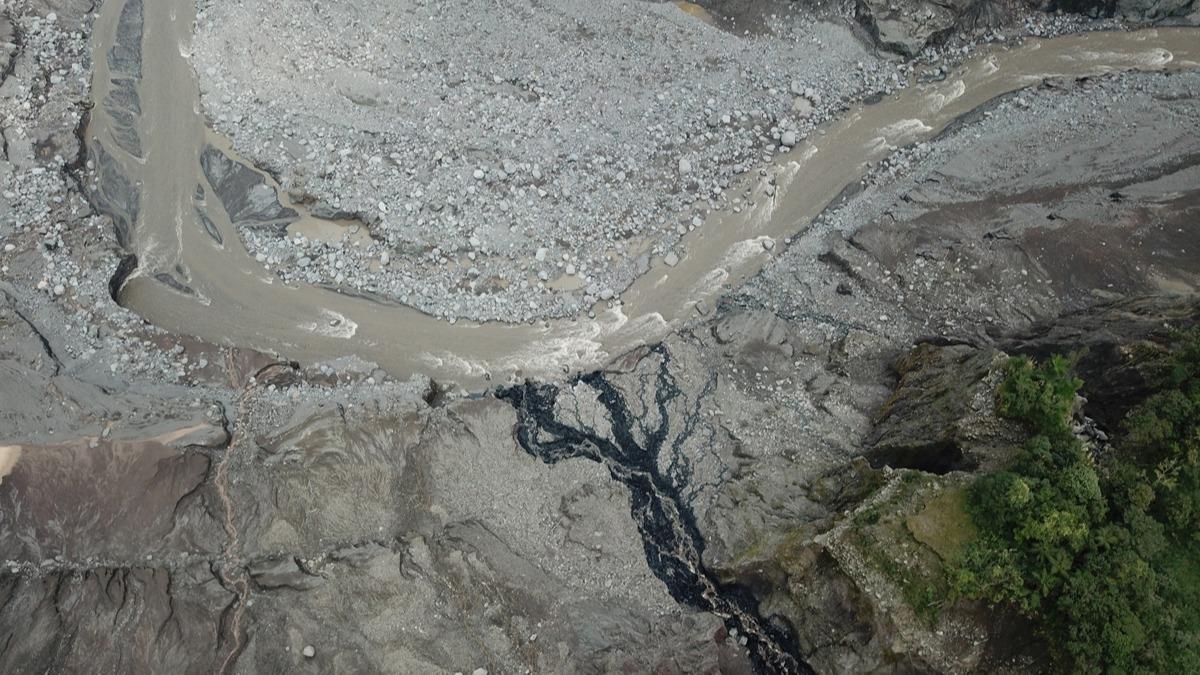 Ekvador'daki petrol sznts Amazon Nehri'ni tehdit ediyor
