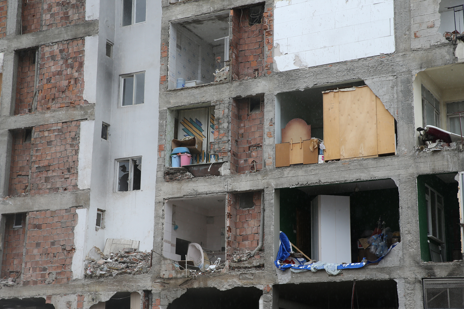 �stanbul'da yan duvar� olmad��� ortaya ��kan bina tahliye edildi