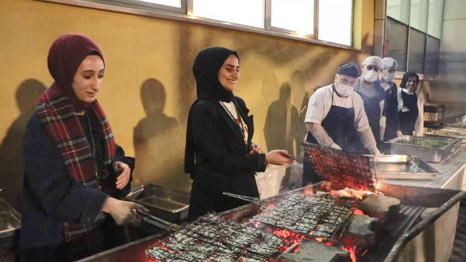 �niversite ��rencilerine �hamsi ��leni'