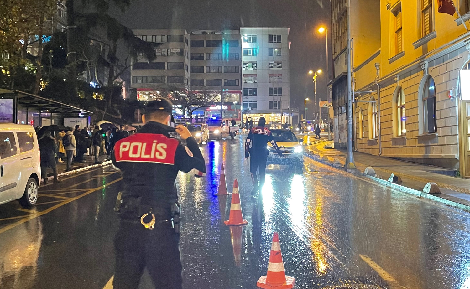 Yeni y�l�n 4'�nc� denetimi! Polis ekipleri bir�ok noktada haz�r bulundu