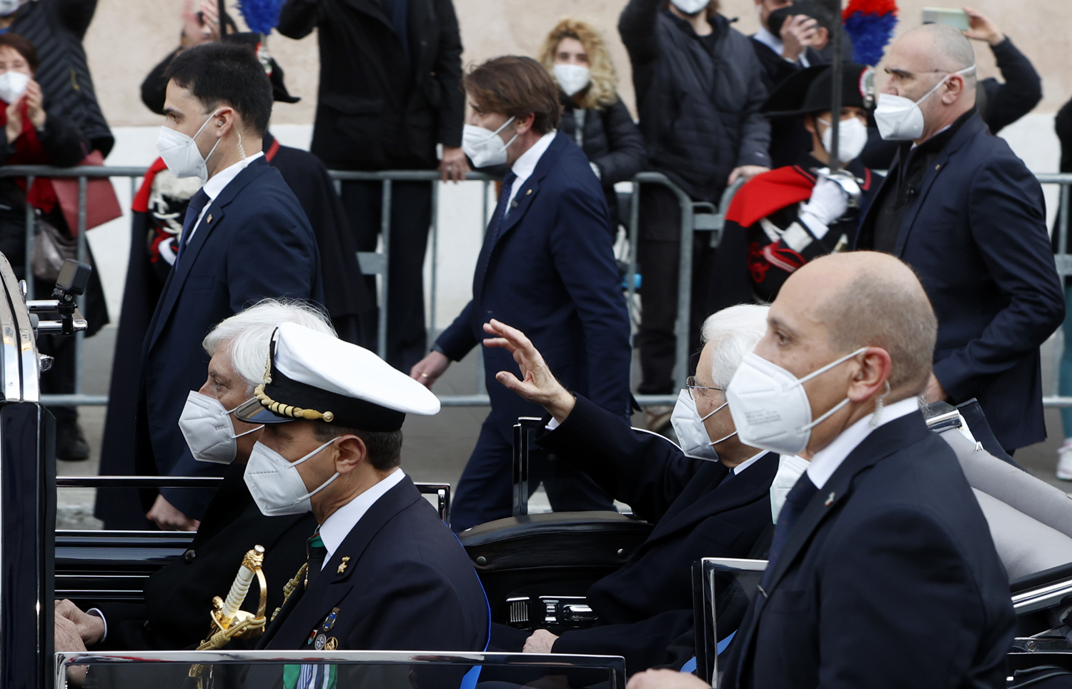 Cumhurba�kanl���na yeniden se�ilen Mattarella yemin etti