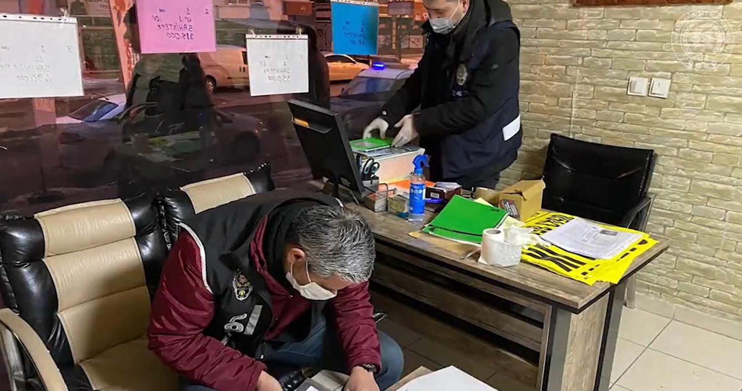 Kredi doland�r�c�lar�na operasyon: �ok say�da g�zalt� var