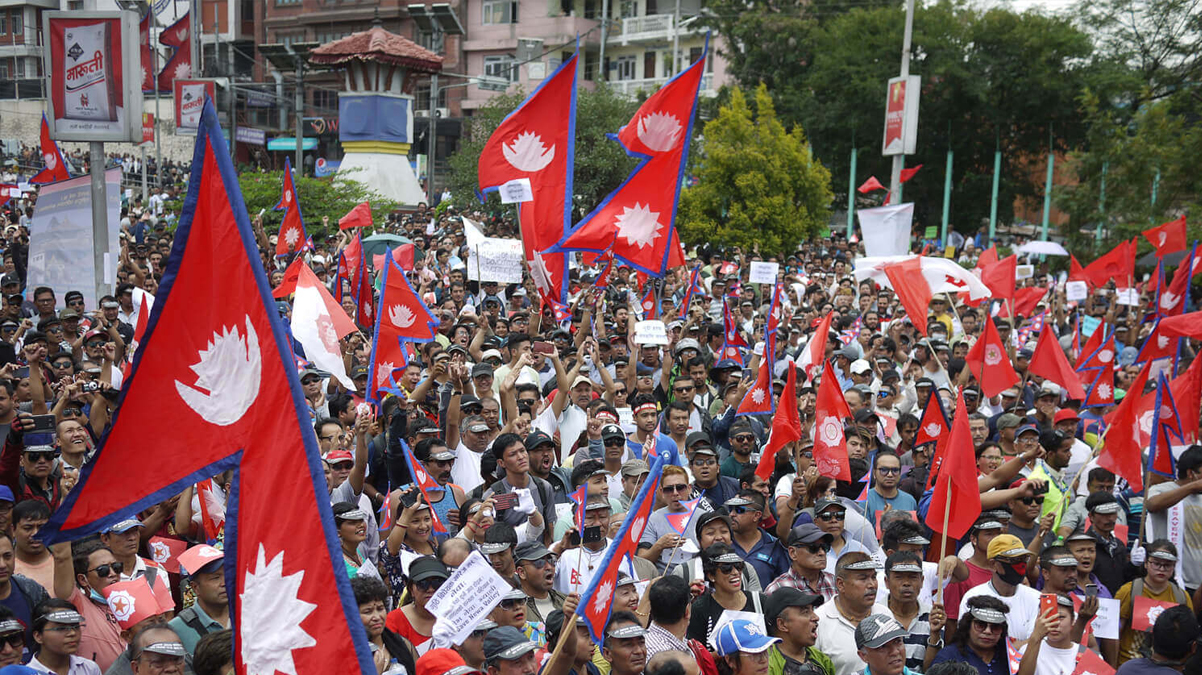 Nepal'de petrol fiyatlar�na yap�lan zam protesto edildi
