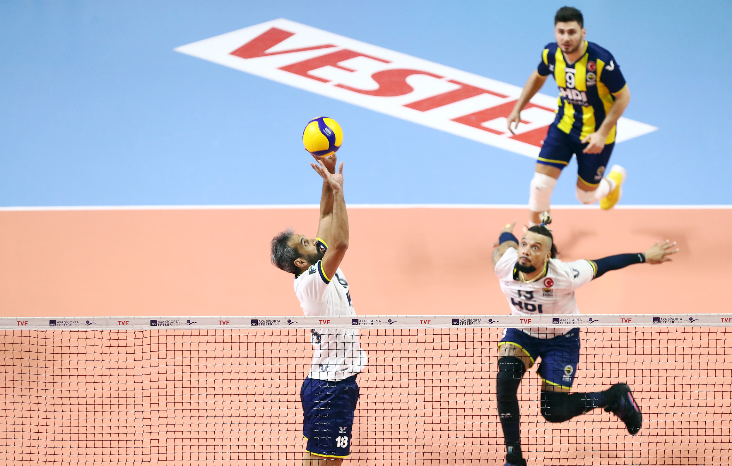 Fenerbah�e HDI Sigorta evinde set vermedi