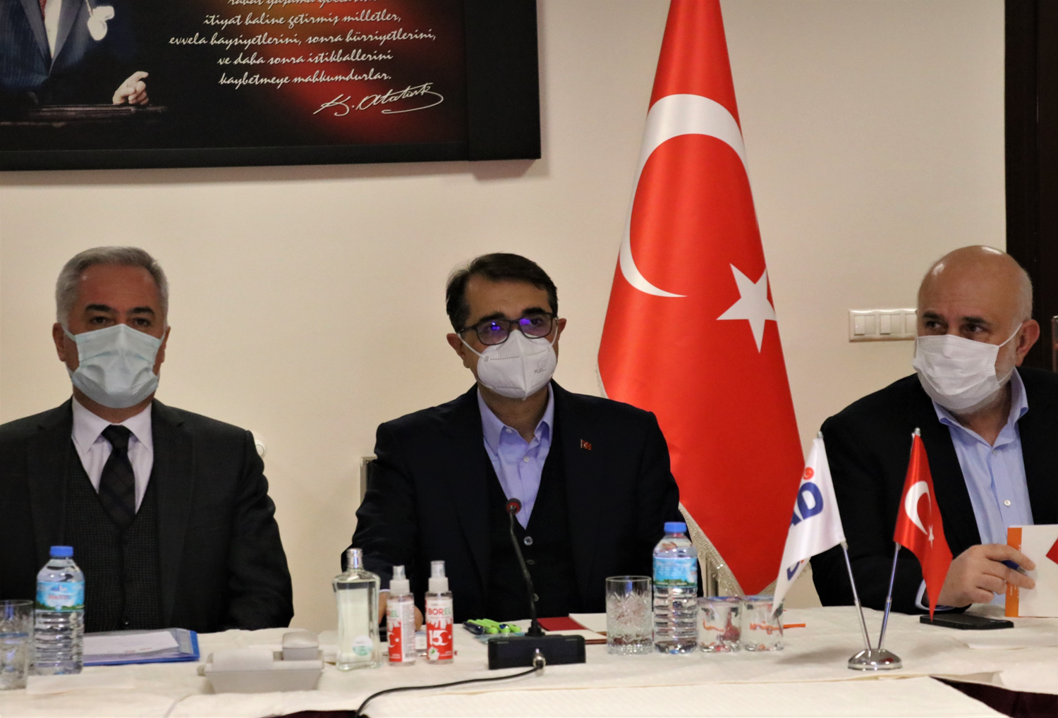 Bakan D�nmez'den Isparta'da ya�anan elektrik kesintisine dair a��klamalar