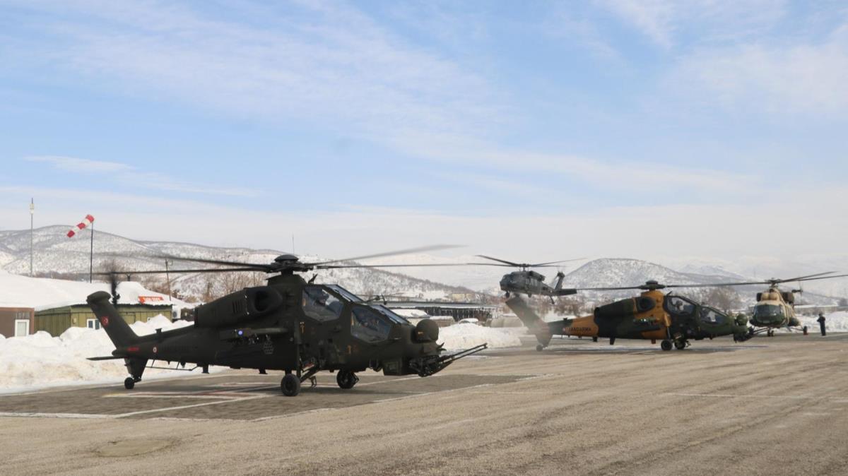 Terrle mcadelede etkin grev alacak 2 Atak helikopter Tunceli l Jandarma Komutanl'na teslim edildi