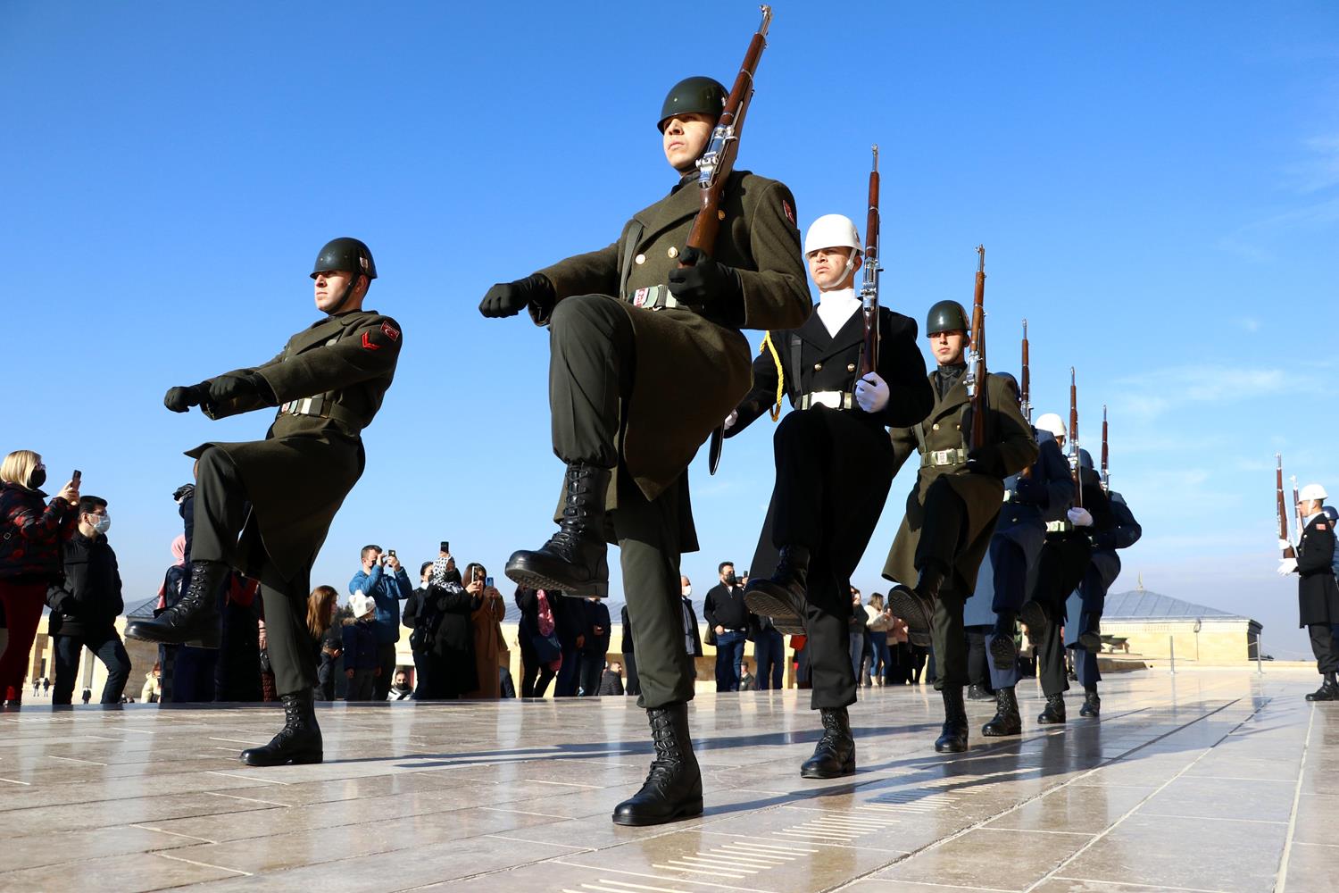 An�tkabir'in n�bet�i askerleri �zel olarak se�iliyor