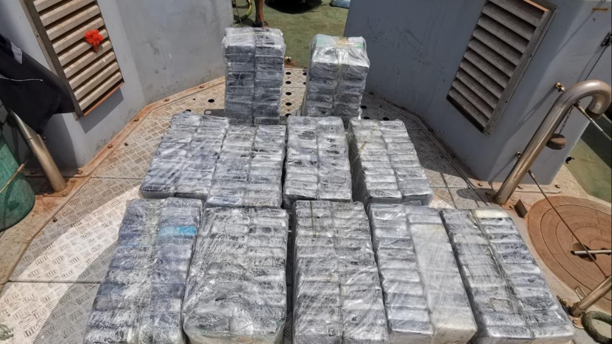 EGM: Gine aklarnda bir balk teknesinde 528 kilogram kokain ele geirildi