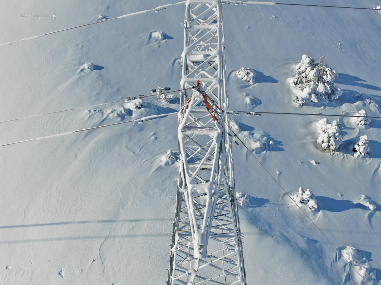 Isparta'da elektrik kesintisinin giderilmesi ve karla m�cadele �al��malar� s�r�yor