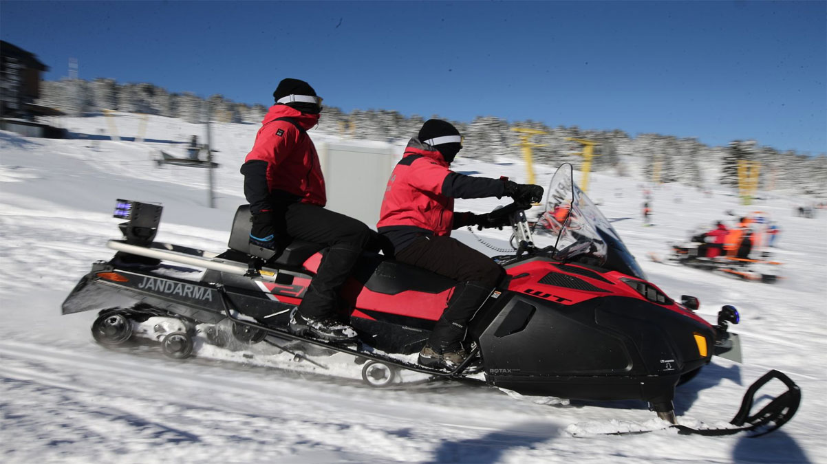 JAK timleri, Hesarek Kayak Merkezi'nde 135 ki�i i�in seferber oldu