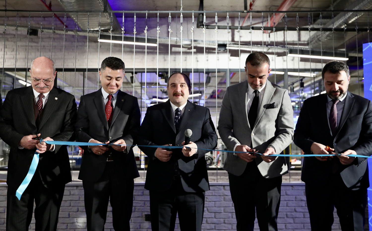 TEKMER'in al trenine katlan Bakan Varank: Daha iin bandayken 100 milyon liralk yatrm fonu olutu