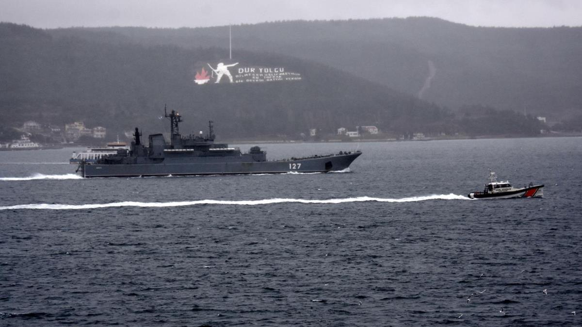 3 Rus sava gemisi anakkale Boaz'ndan geip Karadeniz'e doru yol ald