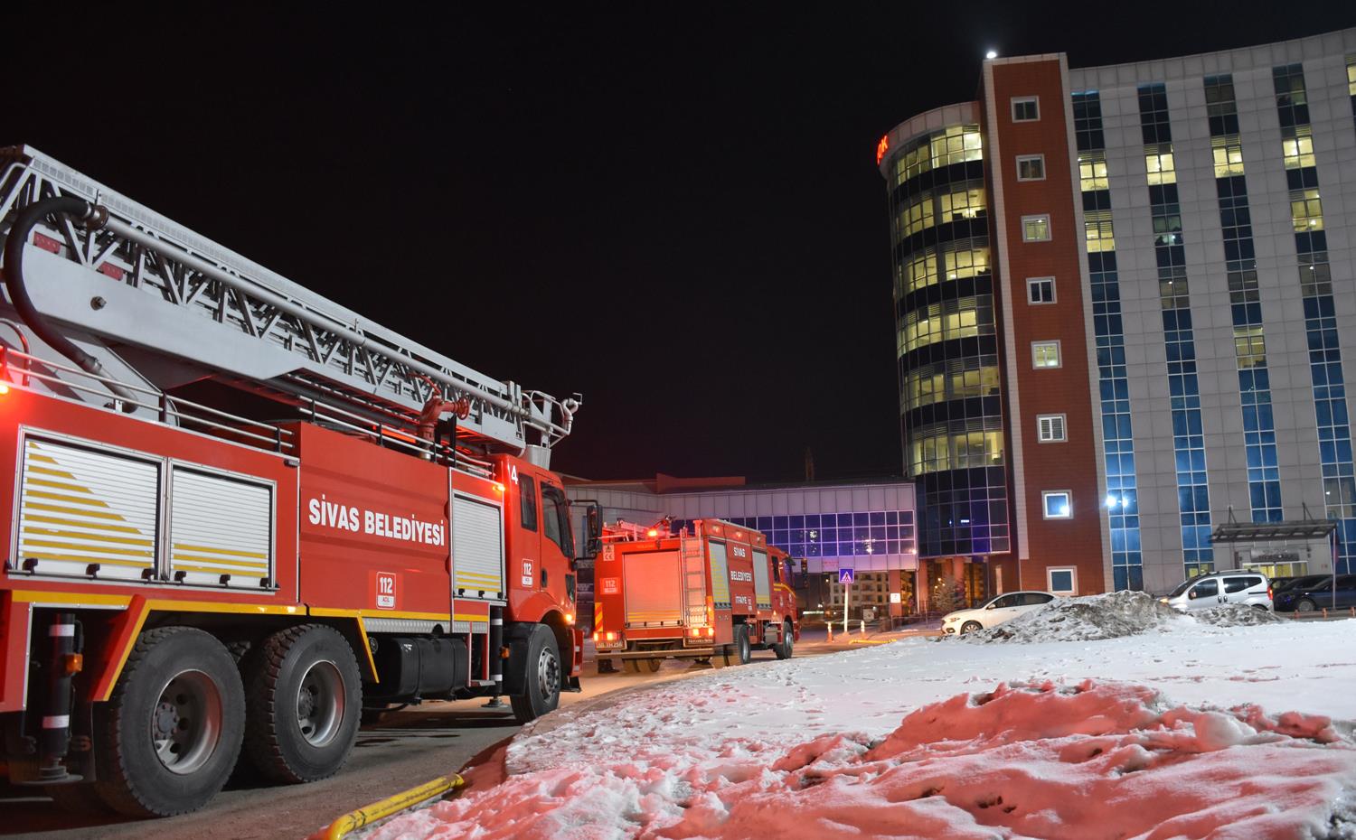 Hastanenin havaland�rma bo�lu�unda yang�n ��kt�