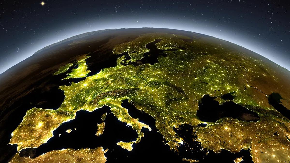Fransa'y eletirdi ve ekledi: Trkiye Avrupa'da i sava nledi