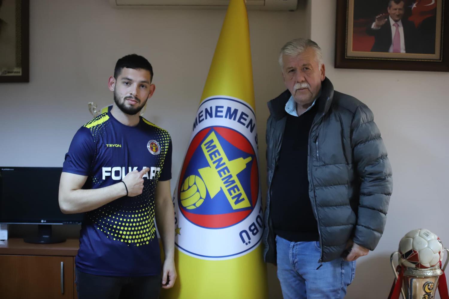 Menemenspor G�kay �zer'i kadrosuna katt�